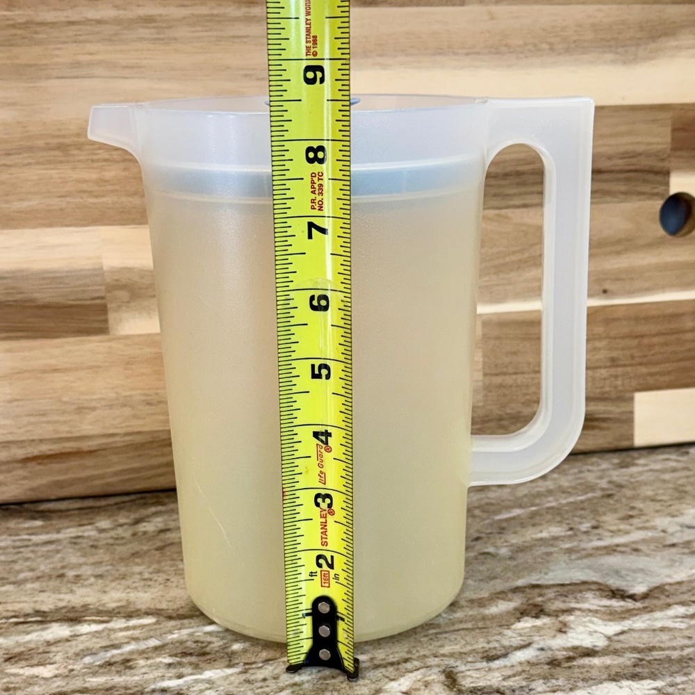 Vintage Tupperware 2 Qt Sheer Pitcher #1676-3 with Baby Blue Push-Button Lid - Picture 9 of 10